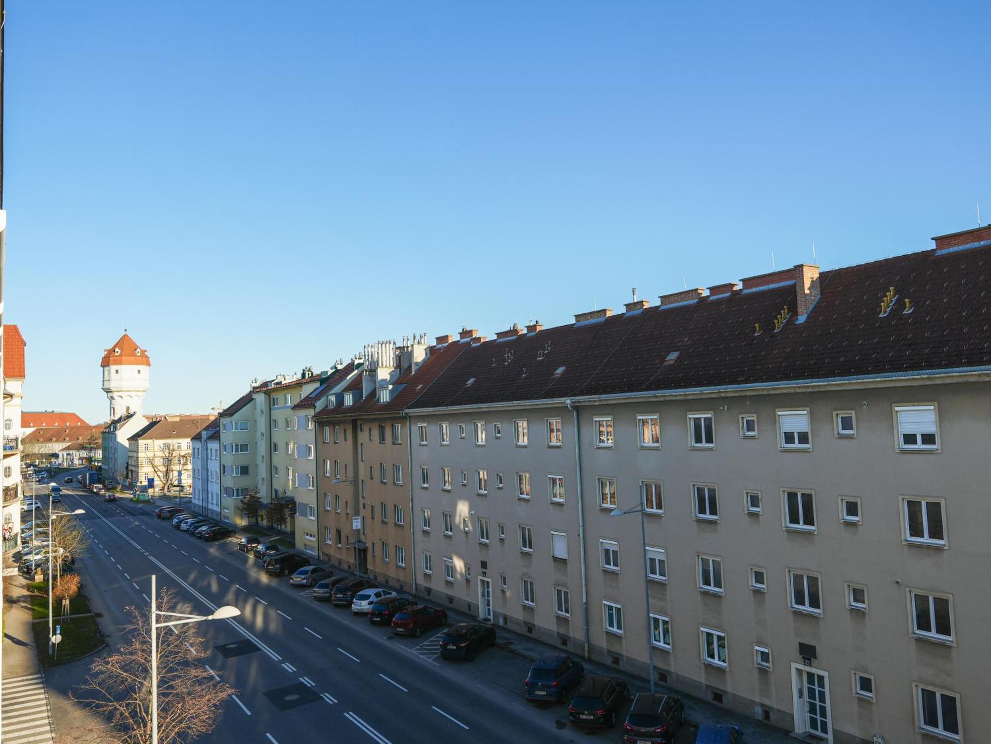 Spacious Apartments With View & Free Parking Wiener Neustadt Exterior foto
