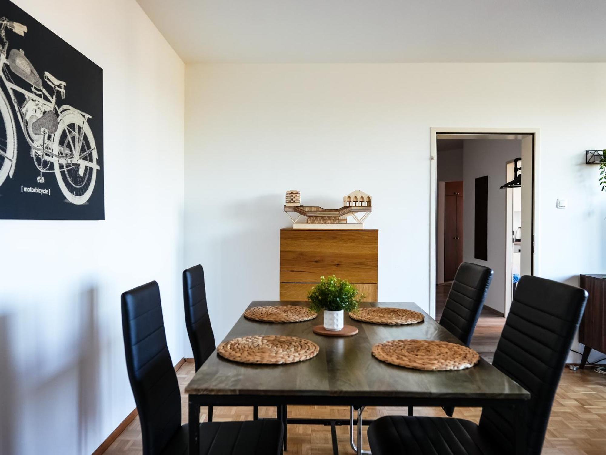 Spacious Apartments With View & Free Parking Wiener Neustadt Exterior foto