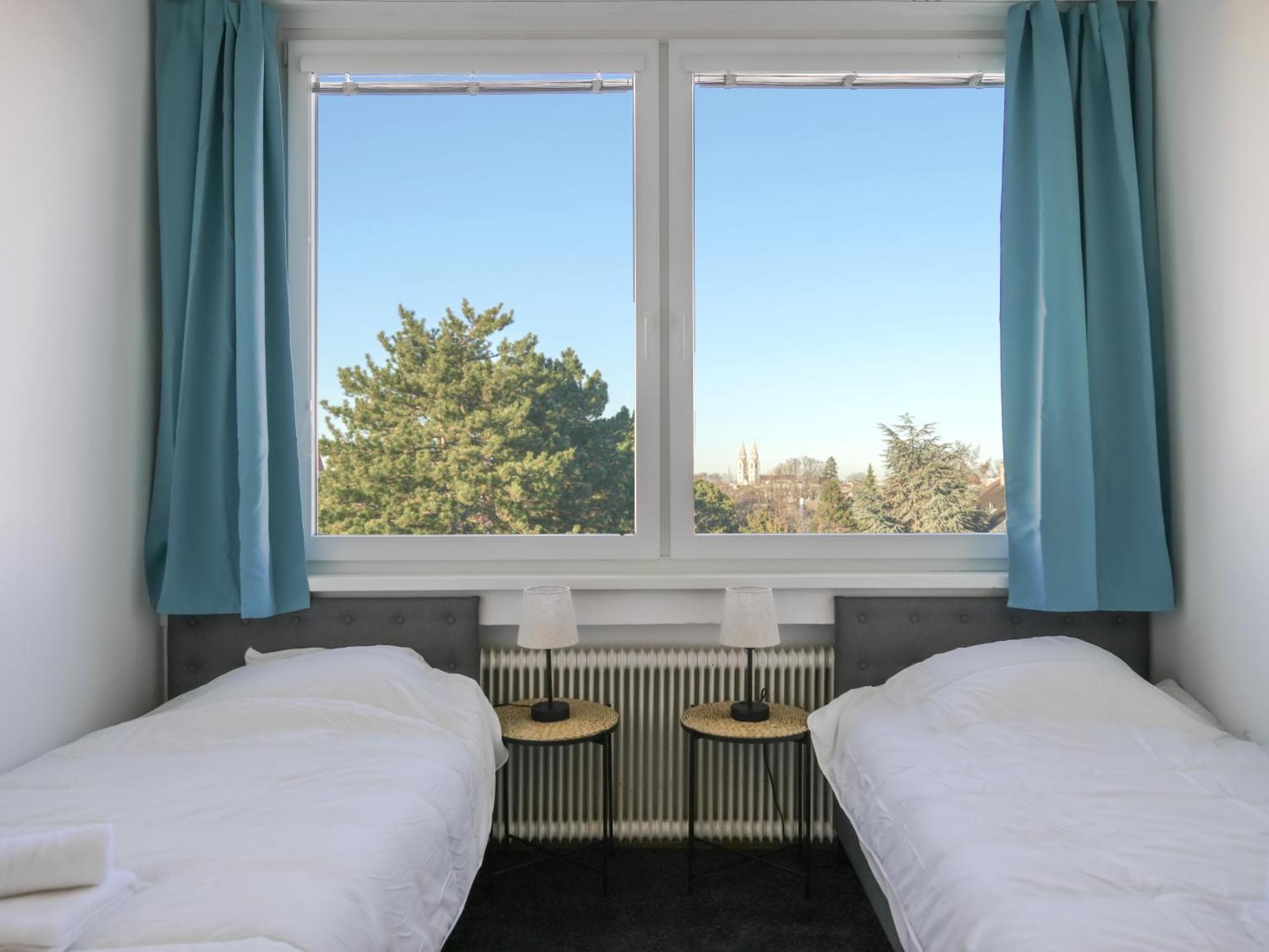 Spacious Apartments With View & Free Parking Wiener Neustadt Exterior foto